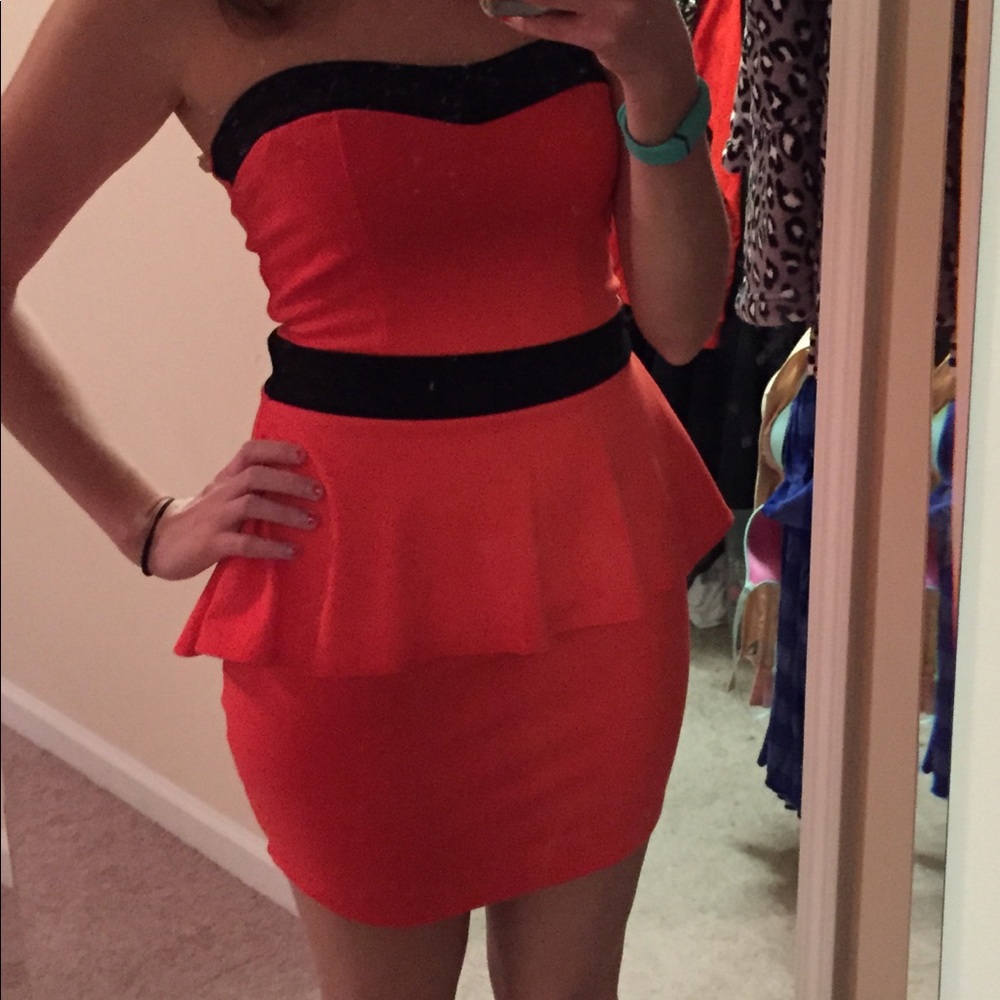 💛 🎉HP🎉 Juniors Orange & Black Dress with Peplum M